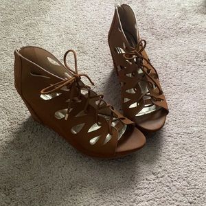 Women’s cute wedge sandal size 10